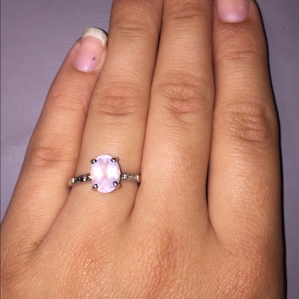 Sterling silver ring with rose quartz stone
